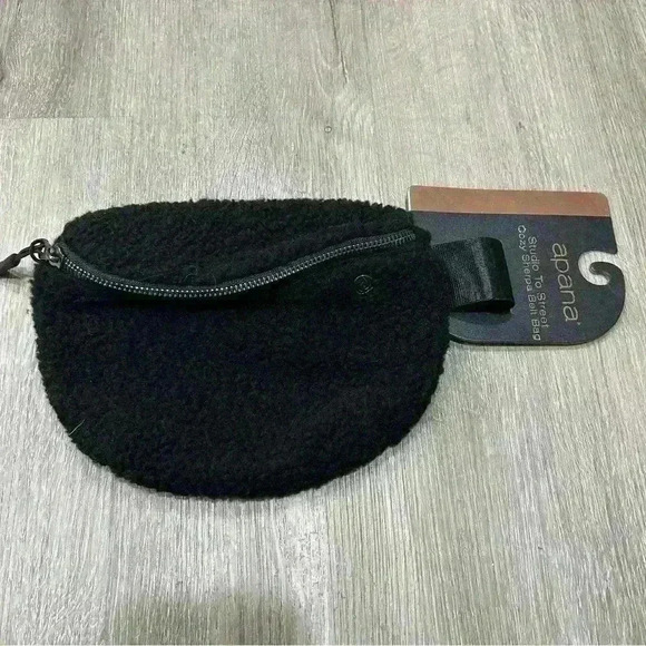 NWT Alana Sherpa Black Belt Bag Fleece Fanny Pack One Size - Picture 1 of 3